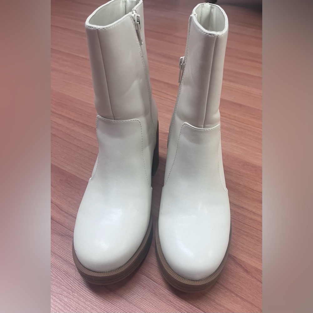 Universal Thread off-white boots - Picture 3 of 5